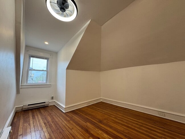 Building Photo - 171 Lewis Ave