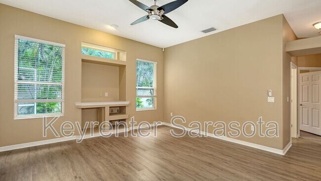 Building Photo - 6219 Aventura Dr