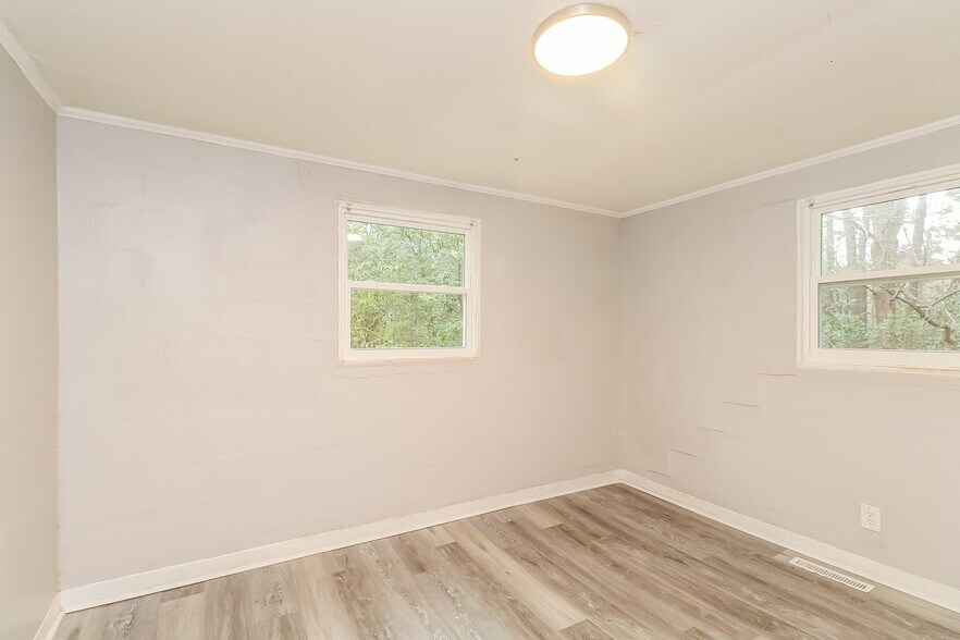 Building Photo - 324 Adams Ave