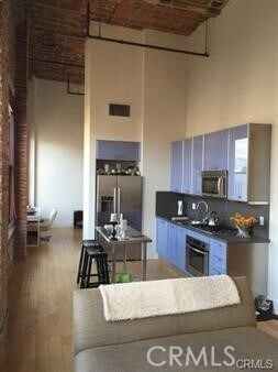 Building Photo - 460 S Spring St