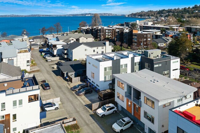 Building Photo - 2904 Alki Ave SW
