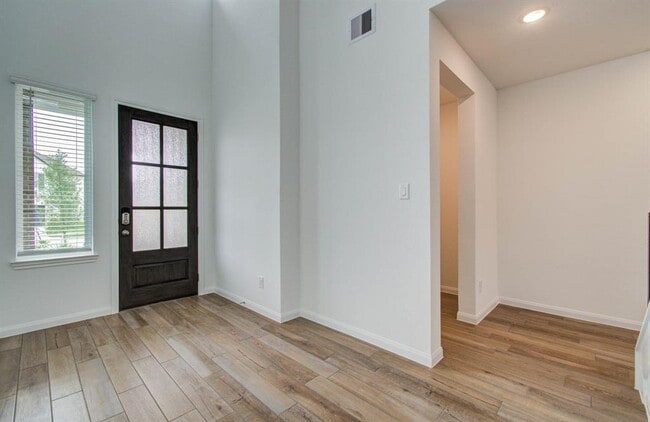 Building Photo - 24838 Harrow Mdw Dr