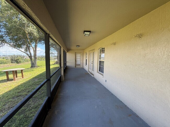 Building Photo - 2735 Cedaridge Cir