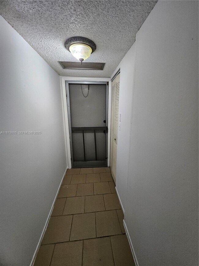 Building Photo - 7820 S Colony Cir