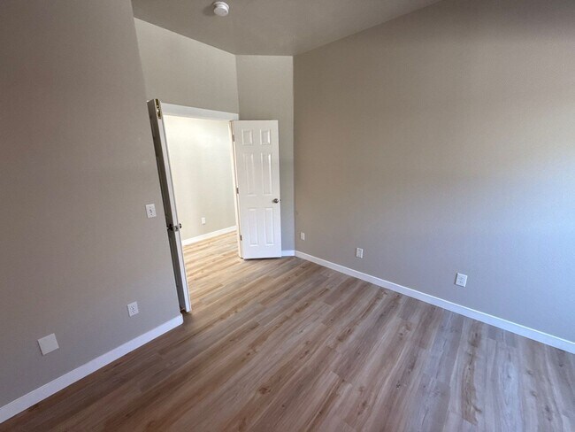 Building Photo - 5647 SW Windflower Dr