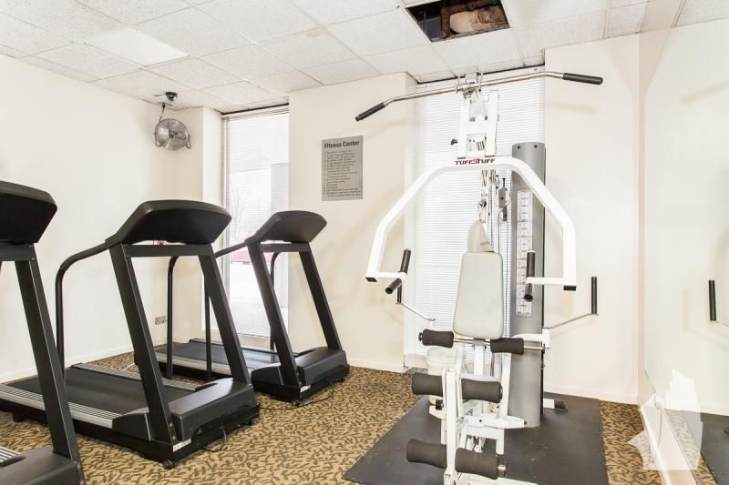 Building Photo - 4600 N Clarendon Ave