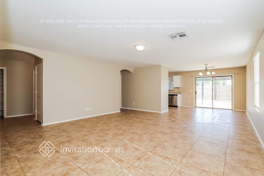 Building Photo - 725 S Parkwood