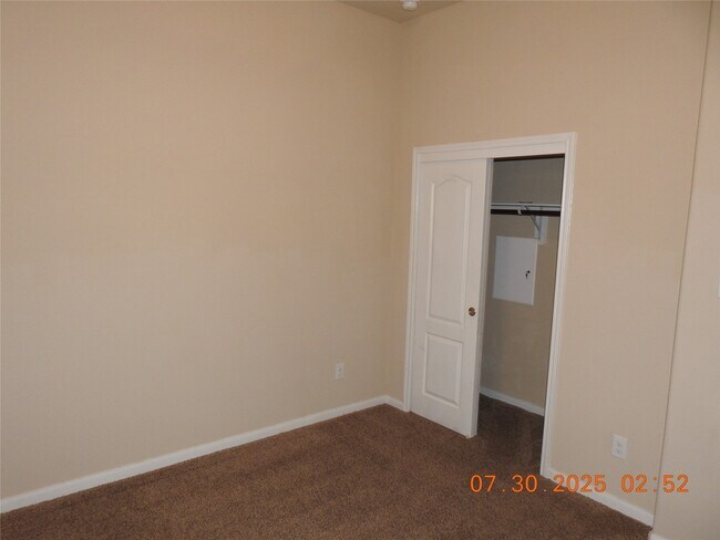 Building Photo - 3667 Raintree Village Dr