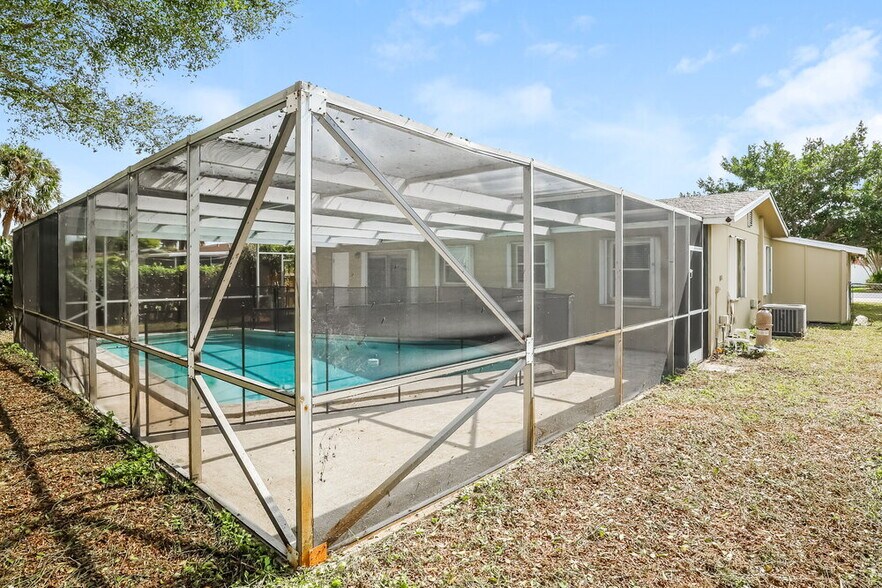 Building Photo - 295 Cherry St