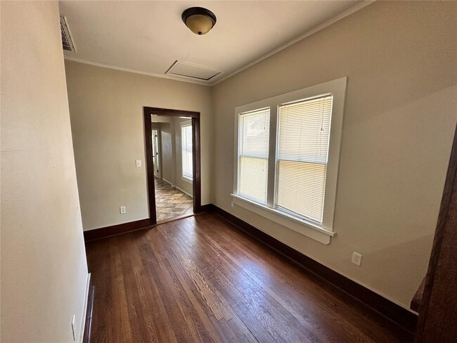 Building Photo - 746 S Jenkins Ave