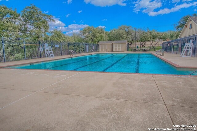 Building Photo - Situated on a desirable corner cul-de-sac lot!!