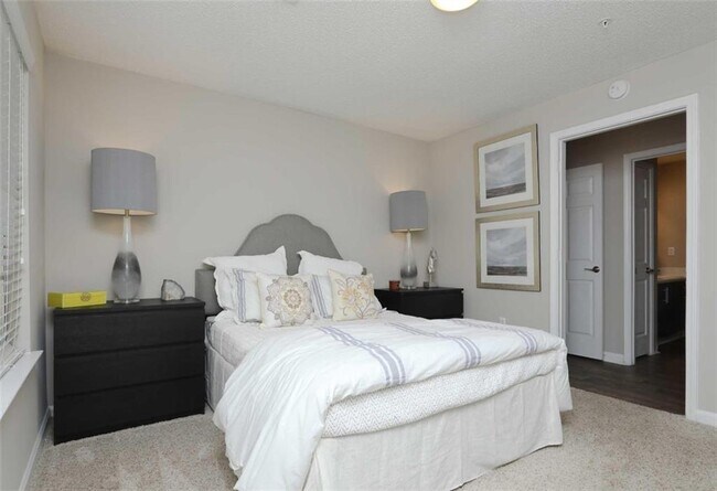 Building Photo - 9200 Roberts Dr