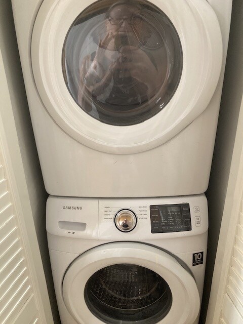 full size Samsung washer and dryer - 1326 Emerald St NE