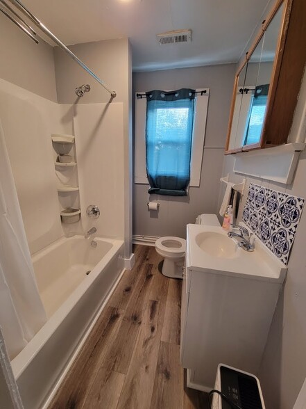 bathroom - 739 Pocahontas Pl
