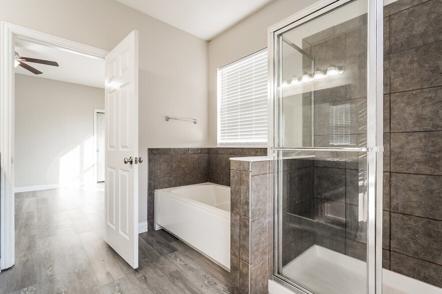 Building Photo - 6062 Caplinger Ave