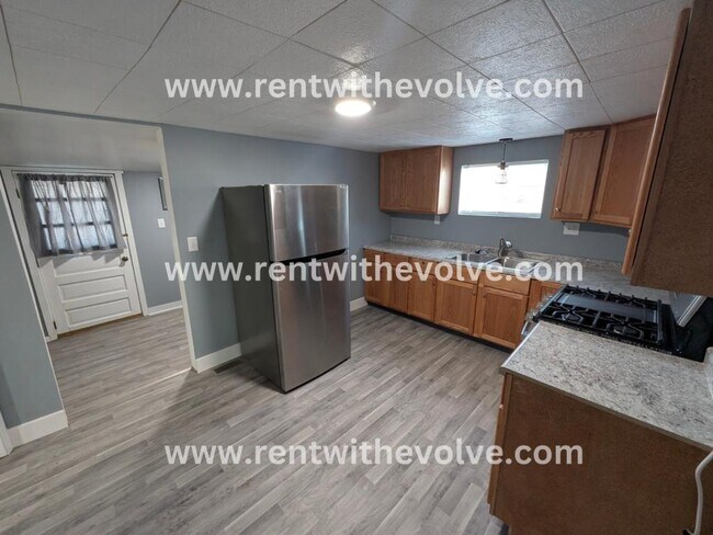 Building Photo - 952 S Shank St