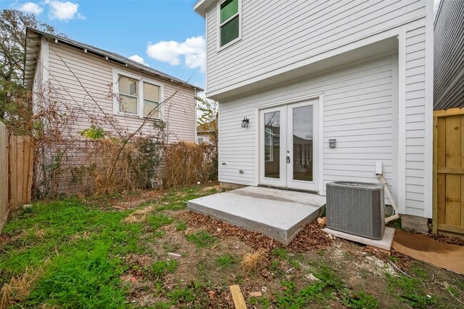 Building Photo - 1502 Hussion St