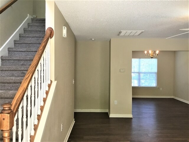 Building Photo - 10 Red Shirt Ct