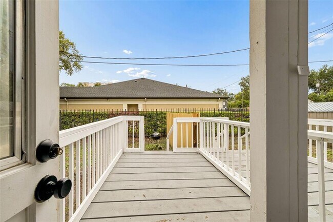 Building Photo - 601 Swann Dr