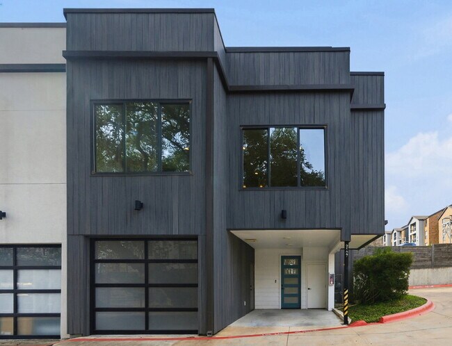 Building Photo - Spacious 3-Bed, 3-Bath Condo with Scenic Views in Vibrant Austin!