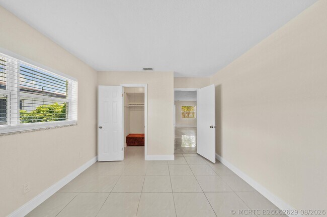 Building Photo - 4921 NW 39th St