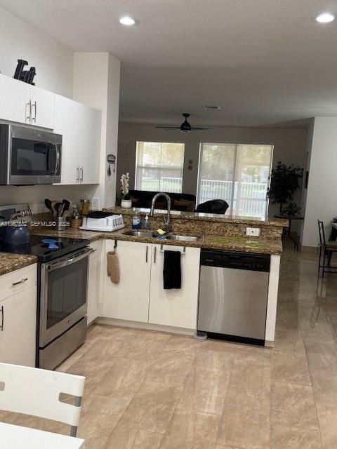 Building Photo - 513 Live Oak Ln