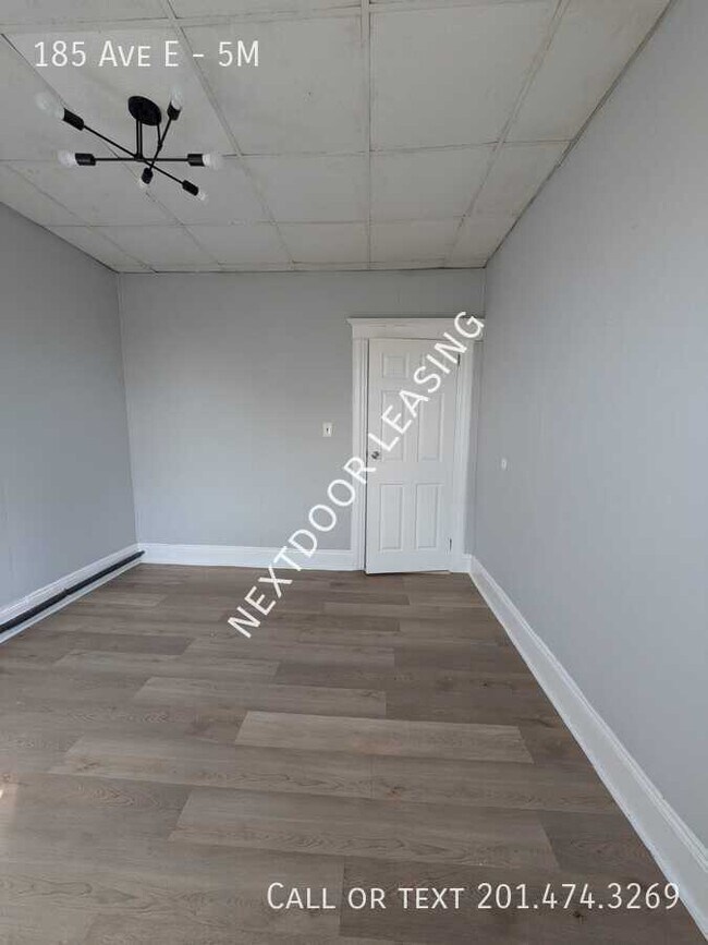 Building Photo - 185 Ave E