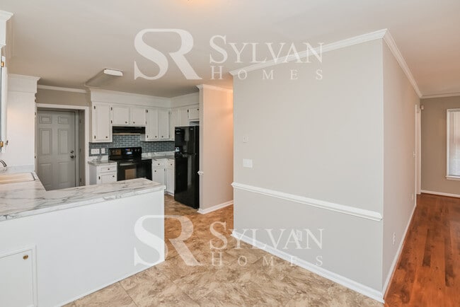 Building Photo - Lovely 3BR Colonial with Attached Garage!