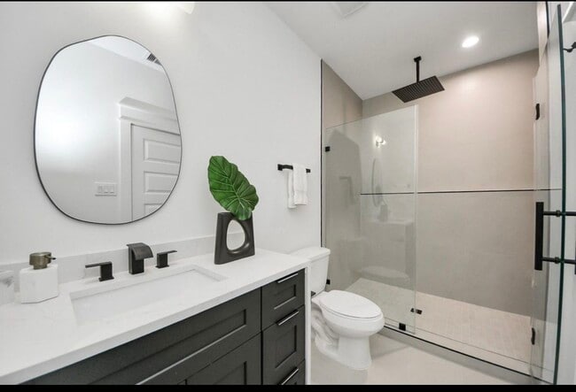 Building Photo - 7911 Lynette St