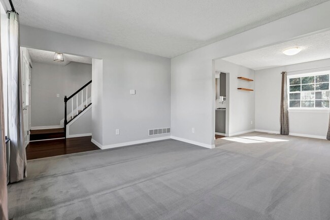 Building Photo - 5399 Thornburg Ct