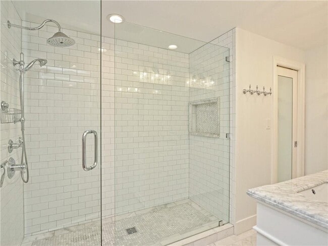 Building Photo - 509 E 43rd St