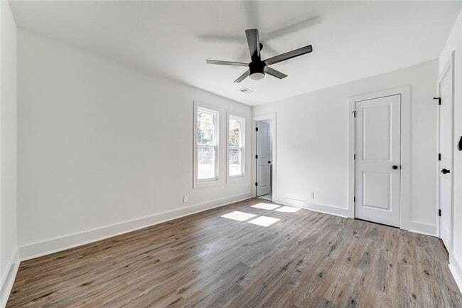 Building Photo - 1060 Mathews Ct