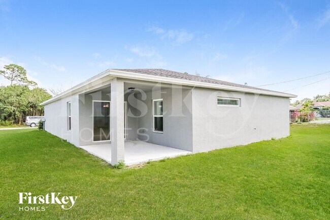 Building Photo - 2568 SW Deckard St