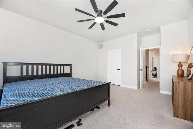 Building Photo - 6042 Fallfish Ct