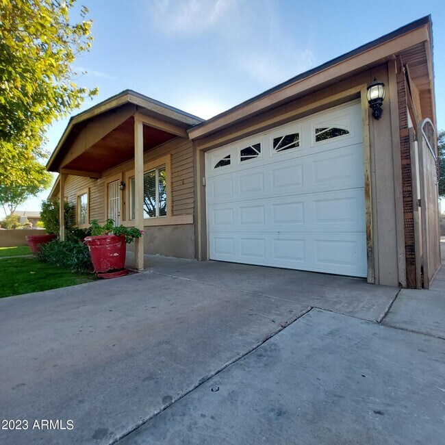 Building Photo - 1636 N 64th Dr