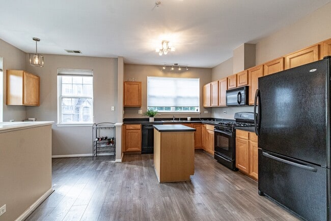 Building Photo - 200 Rosehall Dr