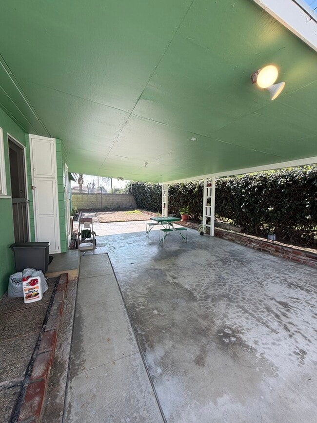 Building Photo - Beautiful single-family home in lovely Southeast Anaheim