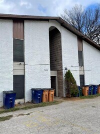 Building Photo - 2304 Mission Hill Dr