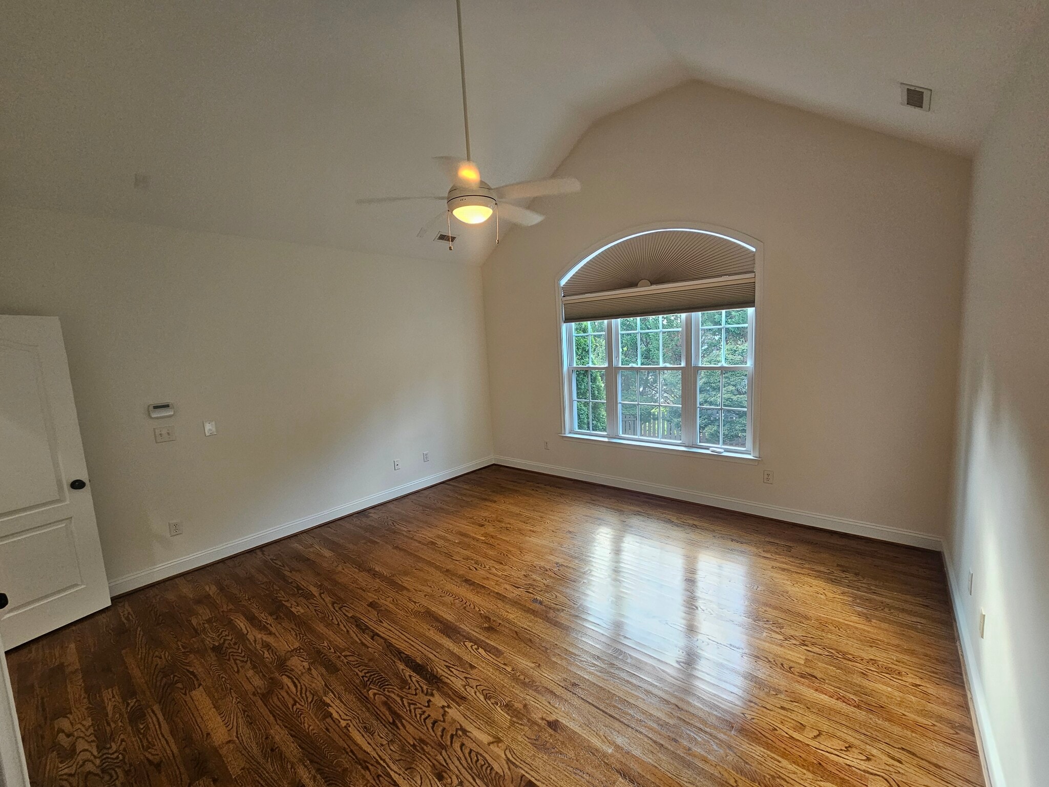 Building Photo - 212 Medford Dr