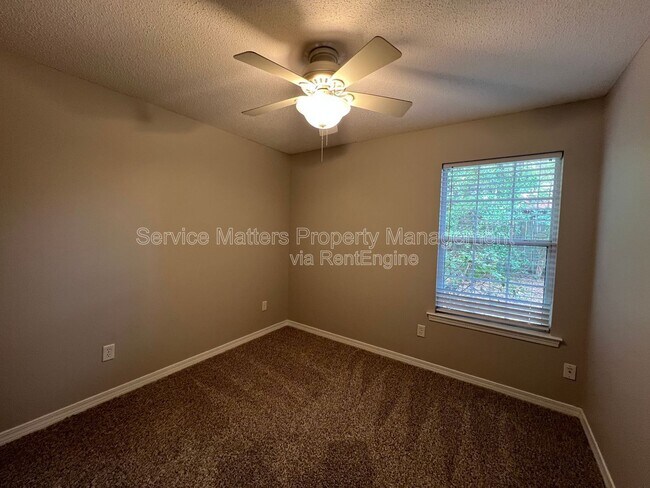 Building Photo - 5959 Sleepy Hollow Ct