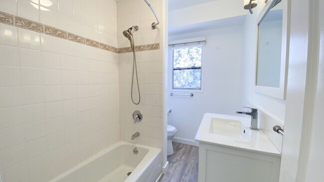 Building Photo - 2BD/1BA Charming Bungalow in Belmont Heights