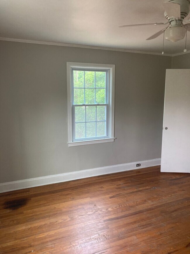 Building Photo - 2 Bed, 1 Bath House