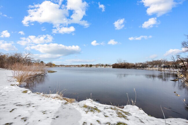 Building Photo - 21 N Park Blvd