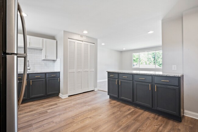 Building Photo - 117 Walnut St