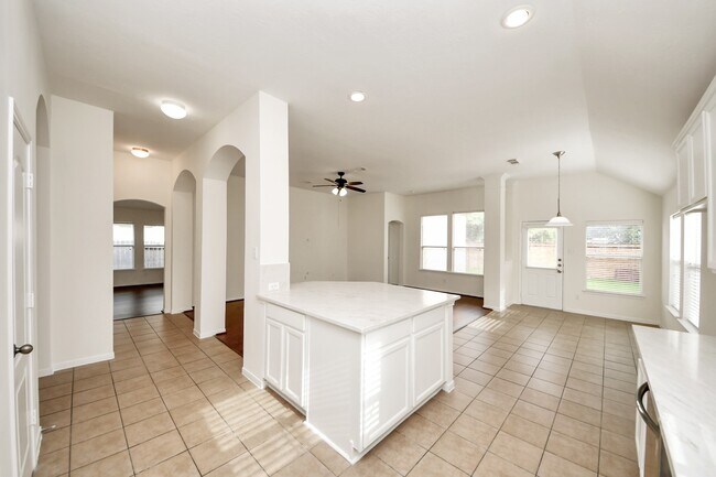 Building Photo - 19122 Mission Manor Ln