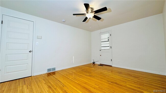 Building Photo - 954 Brighton Rd