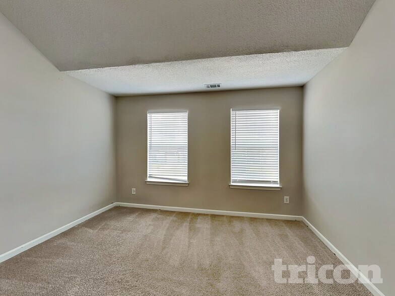 Building Photo - 300 Barshay Dr
