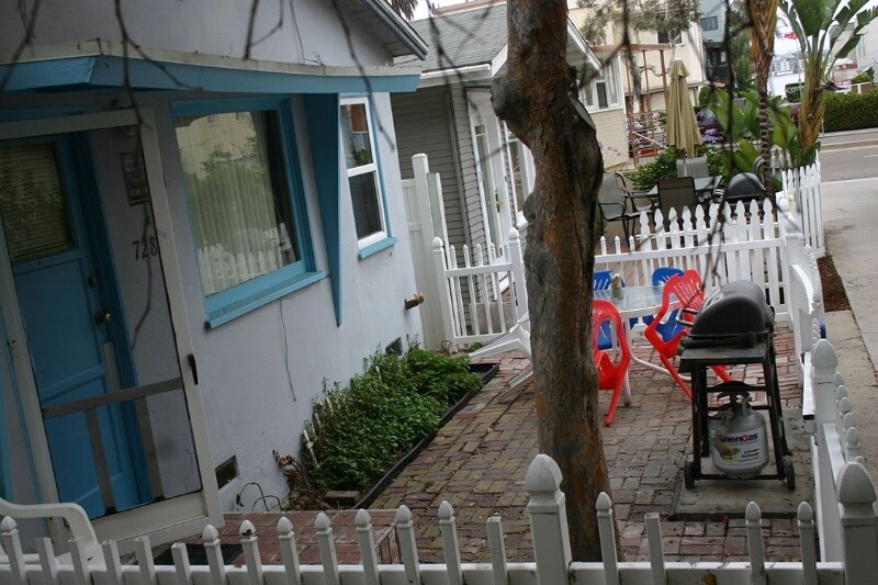 Building Photo - 728 Venice Ct