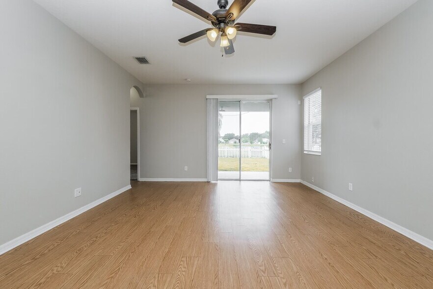 Building Photo - 8564 Deer Chase Dr