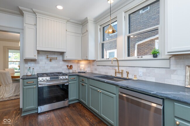 Building Photo - 322 E 37th St